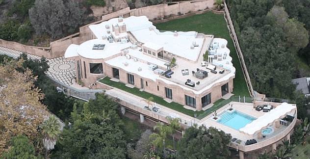 Fun Quiz:  Glamorous Celebrities and their Stunning Homes